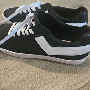 Pony Men's Black and White Sneakers